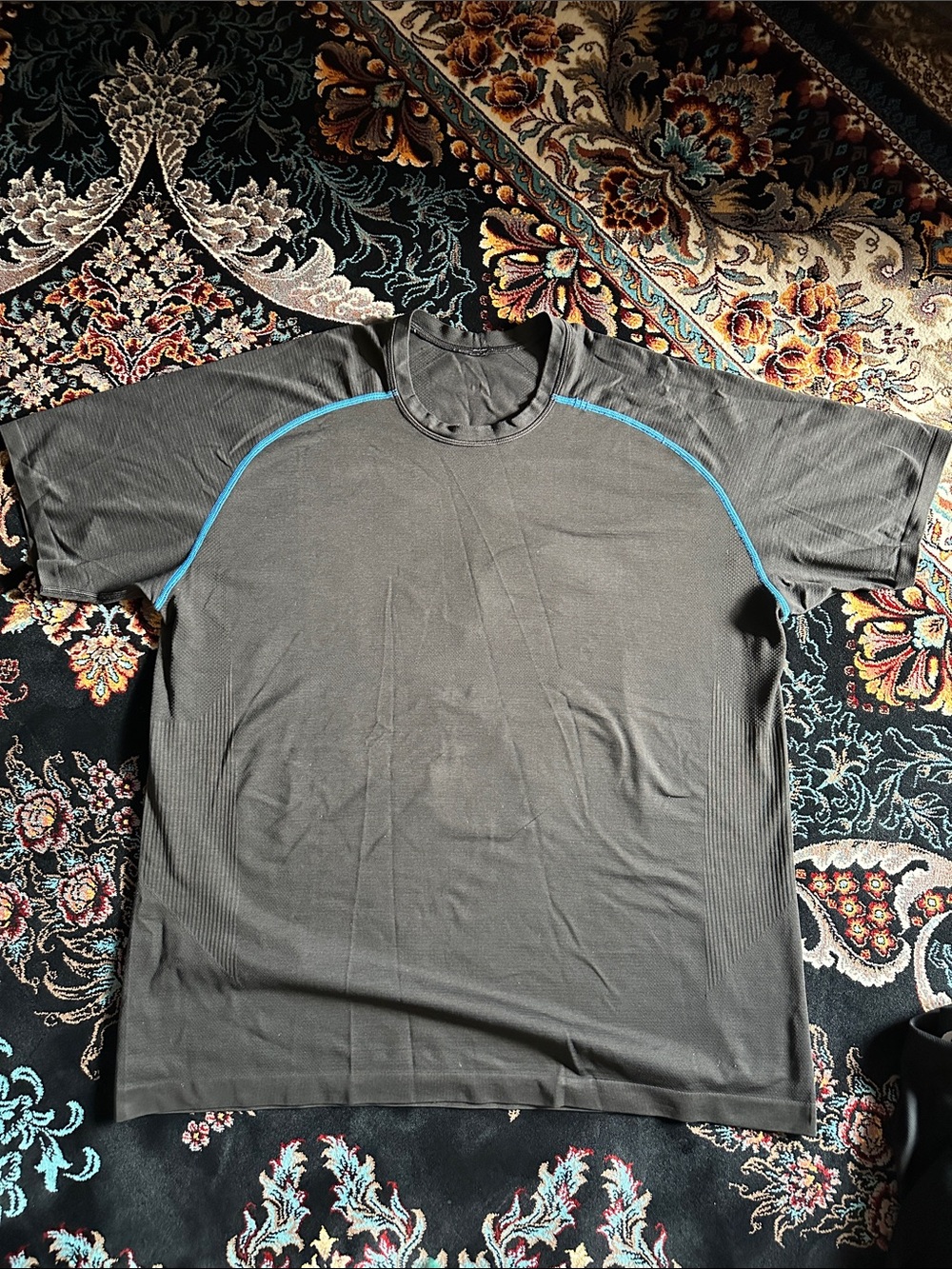 XL Men’s lululemon shirt - Black with blue stitching